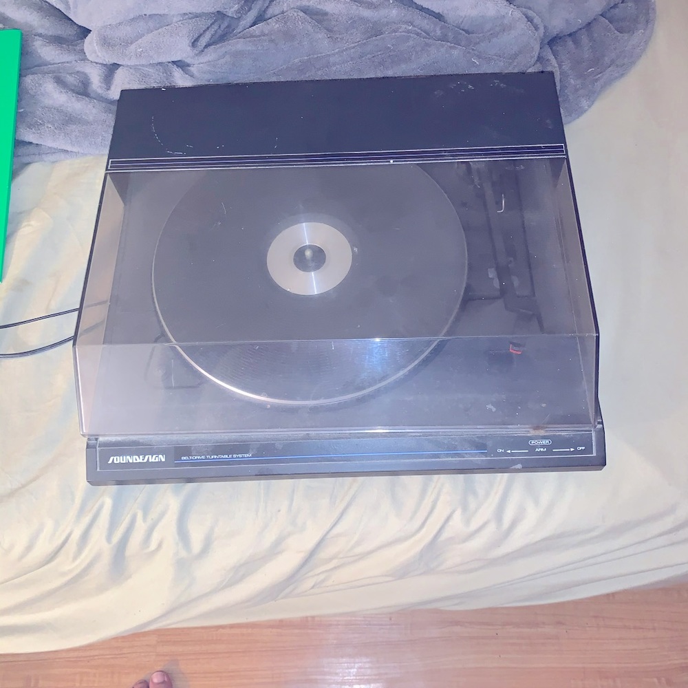 VINTAGE RECORD PLAYER
